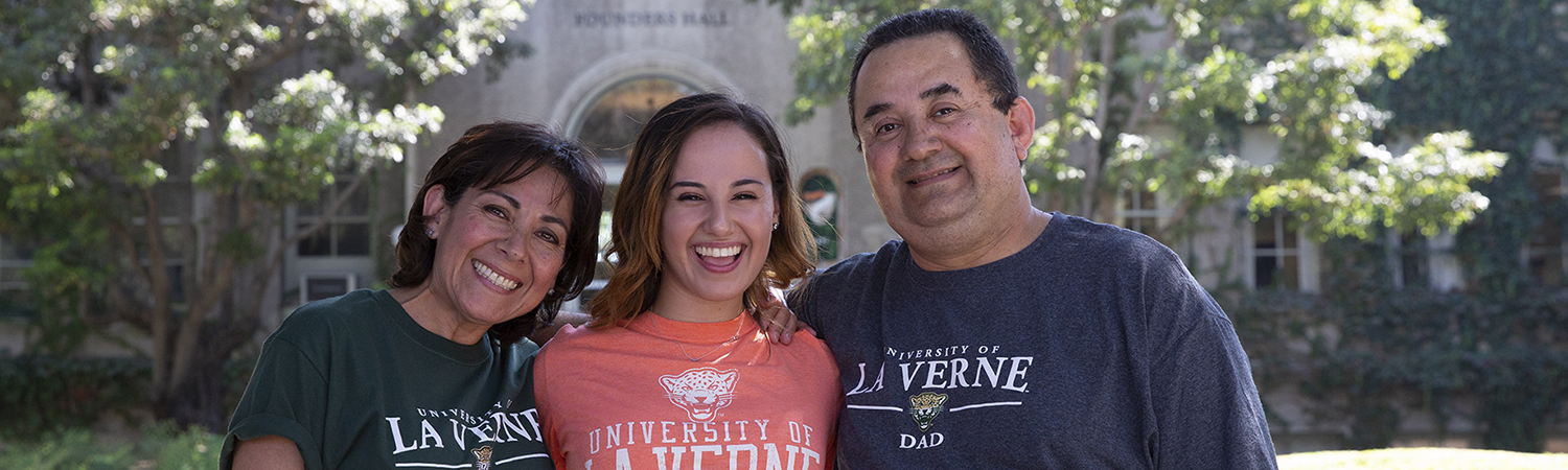 A University of La Verne students with parents.